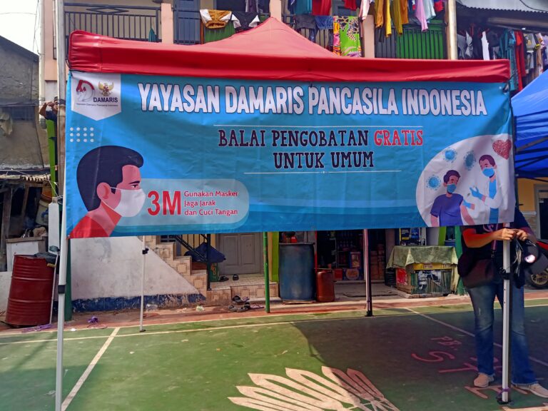 Kegiatan Pengobatan Gratis Yayasan Damaris di Cilincing